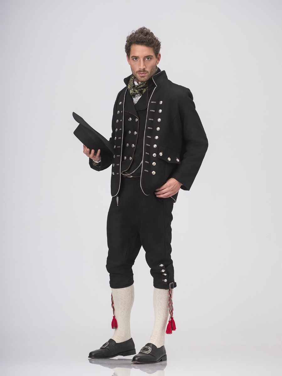 Konrad festdrakt